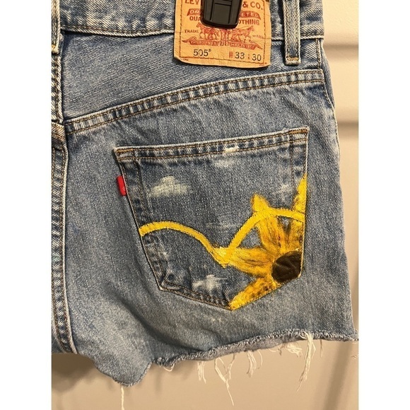 Levi Regular Fit 505 Sunflower Painted Cutoff Denim Jean Shorts W 33 L 30 - Picture 5 of 7
